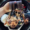 Mouse Diamond Design Car Keychain Favor Flower Bag Pendant Charm smycken Keyring Holder For Men Gift Fashion Pu Leather Animal kedjekedja Tillbeh￶r