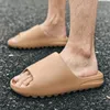 Chinelos para mulheres tendendo slides de verão mulheres casuais dormentes sapatos homens sapatos de praia EVA espessura sola chinelos marrom