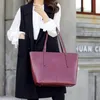 Duffelväskor 2021 flicka mode läder handväskor för kvinnor resande väska designer lyx försäljning damer corsbody trendy
