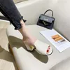 2021 Luksusowy projektant konstrukcji slajdów moda sexy randki damskie sandały kapcie sandały skórzane shoemaker grube obcasy 7,5 cm 34-41 z pudełko