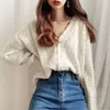 Femmes pull rétro creux paresseux tricot Cardigan lâche Crochet col en v simple boutonnage pulls femme printemps été 210427