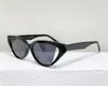 Beliebter Trend Damen-Sonnenbrille 40009 Retro Cat Eye kleiner Rahmen Hohllinsen-Sonnenbrille Mode charmanter Stil Anti-Ultraviolett-Schutz mit Etui