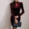 Piste célébrité sexy mini robe femmes femme slim bodycom un bouton velours rouge noir à manches longues printemps automne robes 210421