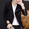 Idopy mode koreansk stil mens motorcykeljacka oregelbunden dragkedja smal passform zip upp lapel krage rivet studded päls för man 211110