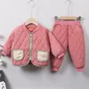 新しい冬の子供たちのファッションは暖かい服子供男の子の女の子が濃く綿のジャケットパンツ2個/セット赤ちゃんの幼児カジュアルな服