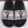 Mens tofflor 2021 bästa män tofflor kvinnor damer platt plattform sandaler gummi glida blommig brocade växellåda bottnar flip flops bi randig strand causal slipper