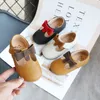 Principessa per bambini Scarpe in pelle per ragazze T-strap con fiocco per bambini Appartamenti ritagli Abito morbido Primavera Autunno Dolce 220225