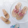 Pantoufles d'été pour femmes, nouvelle mode, sandales pour dames, légères, talon plat, fond souple, tongs de plage, zapatillas casa, 2022