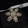 CH Snowflake Brooches Diamantes Populares Pérolas Broche Luxo Bronze Banhado Ouro Vintage Retro Novo Designer Brooch Marca Design AAAAA Copiar Lapela Pins for party