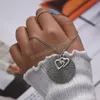 Collana con lettera incisa su gioielli di moda Collana con pendente a cuore circolare dell'amore tra una nonna e una nipote