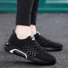 Wysokiej Jakości 2021 Najnowszy Przybycie Do Mężczyzna Kobiet Sport Buty do biegania Moda Czarne Białe Oddychające Runners Outdoor Sneakers Rozmiar 39-44 Wy10-1703