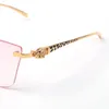 2021 Klassieke Mode Zonnebril Kat Eye Mannen en Vrouwen Blauw Groen Roze Prachtige Cheetah Logo Bril Zilver Goud Metalen Frame Modern Design Change Style Matching Doos