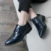 British Pointed Rivet Lace Up Brogue Casual Oxford Schoenen voor Mannen Formele Bruiloft Prom Dress Homecoming Sapato Social Masculino