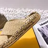 디자이너 슬리퍼 여성을위한 샌들 패션 두꺼운 하단 여자 신발 플랫폼 슬라이드 인쇄 패션 해변 야외 샌들 여름 섹시한 가죽 편지 슬라이드 슬리퍼