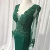 Robes de bal vert 2022 sirène élastique à robe longue femme appliques en dentelle de fête de fête de fête à manches longues v Neck Emeraud Emeraude