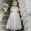 2021 Bohemian Flower Girls Dresses Dop Korta Ärmar Beaded Sash Lace Rustik First Communion Gowns För Liten Barn Spädbarn Toddler Födelsedag Golvlängd