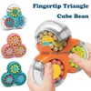 Fidget leksaker roterande små triangel kuber böna fingertopp stress lättnad mini spin leksak gyroskop barn utbildning lärande