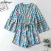 Floral Print Holiday Boho Beach Jumpsuit Kvinnor Sexig Cross V Neck Batwing Sleeve Casual Summer Short Romper 210430