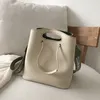 HBP New Wave Koreanische Version der Mode Damen Breitband Kontrast Wasser Eimer Tasche Wild Card Pass Anhänger Damen Umhängetaschen Handtasche