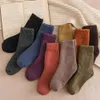 Hiver femmes épais chaud couleur unie laine Harajuku rétro résistant au froid mode décontracté cachemire chaussettes 5 paires 210720