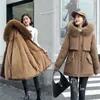 Femmes épaissie doudoune hiver chaud manteau coréen mi-longueur coton polaire doublure col en fourrure grande taille Parker 220105