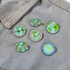 European Love Earth Shape Circle Brooches Miljöskydd Hjärtbrev LAPEL PINS UNISEX Legering Emalj Blomma Handväskekläder Badge Accessories