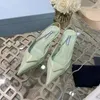 Sandalias de diseñador Tacones altos puntiagudos Mujer Bomba Marca de lujo Zapatos planos de charol Triángulo invertido Sandalia Vestido de moda Shoe7361595