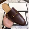 2022 Slippers Leather Sandals الأوروبي والأمريكي الجديد Slippers International Brands أصلي أحذية رجال مسطحة