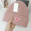 Klasyczna luksusowa dzianinowa czapka projektant marki Beanie Czapka męska i damska Fit Czapki Unisex 100% kaszmirowy list rozrywka ciepła czapka z czaszką moda na zewnątrz wysokiej jakości