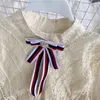 女性のフリルブラウスちょう結びのレースの弓かぎ針編みのスタンドカラーシャツ女性ファッションデザインルーズジャパンBlusa TOPS GX1085 210507