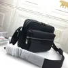 Crossbody 30233 Messenger Bag Designer Tygväska axelväskor Mens plånbok Högkvalitativ läder Luxurys handväskor PASSES2191