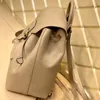 serie zaino la borsa esterna con cerniera in rilievo è comoda da portare e posizionare la borsa con spallacci in pelle regolabili