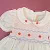 Baby Girl White Smocked Dress Dzieci Handemade Smocking Dresses Infant Peter Pan Collar Bawełniane frocks Toddler Vintage Vestidos 210615