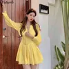 Été coréen jaune Mini Robe femmes plissé taille haute col en v plage vacances fête robes élégantes Robe Femme 210519