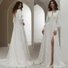 Seksi Backless Bir Çizgi Beyaz Gelinlik Boho Plaj Gelinlikler Uzun Kollu Kat Uzunluk Yan Bölünmüş Saten Vestidos De Novia Sheer V Yaka Robe De Mariage Elbise