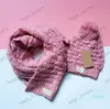 New Knit Scarf e Hat Top Quality Mulheres Winter Lenço Fashion Christmas Chapéus Terno Full Knit Chapéu Quente Mulheres Beanie com Pom-Pom