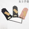 Designer Thicken Letter Five Fingers Gloves Mens Womens Autumn Winter Warm Soft Solid Color Brand Letter Printing Genuine Leather Cashmere Glove 3393