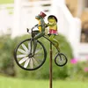 Nieuwigheid artikelen metalen windspinner met staande vintage fiets, ornament pool tuin tuin gazon windmolen decoratie