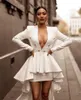 Hi-Lo White Aftonklänningar Långärmad Djup V Neck Party Gowns Kvinnor Prom Klänning Golvlängd Tiered Ruffles Elegant Robe de Soriee