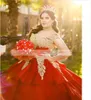 2022 Or Dentelle Appliques Quinceanera Robes Rouge Long Train Robe De Bal De L'épaule Doux 16 Robe De Soirée Mexicaine Plus La Taille