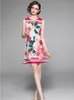 夏のファッションプリントフローラルAラインドレス女性セクシーなノースリーブOネックミニショートパーティーベストvestidos 210529