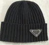 Triangle Logo Beanies Twist Hats Bonnet Vinter Beanie Stickad Ull Hat Cap Skull Tjockare Mask Fring Hattar Man MN