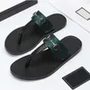 Pantofole moda uomo Sandali in pelle morbida nera Muli Api Estati Slide Sandali a catena piatta scivolosi Sandali da spiaggia casual con cinturino largo con scatola