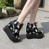 Sandales 2021 Style d'été romain à talons hauts couleur bretelles croisées chaussures pour femmes 12cm super haut talon coin bouche de poisson Y0721