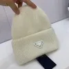 جودة عالية رجل قبعة كاب الفاخرة الجمجمة قبعة محبوك قبعات التزلج القبعات snapback قناع المجهزة للجنسين الشتاء الكشمير عارضة أزياء هدية