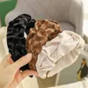 Европейские и США Горячие Продажи повязки для женщин Девушки Элегантный Крест Связанные Широкие ПУ Кожаные Ленты для волос