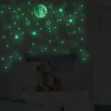 Naklejki ścienne 127 sztuk Luminous Star Moon DIY Dekoracyjne naklejki Night Party Glow w ciemności