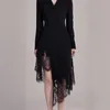 Осень и зимнее темперамент тонкий с длинными рукавами черное зарезанное платье нерегулярное кружевное женская одежда 210520
