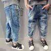 Moda Dżinsy Dżinsy Spodnie Wiosna Fall Hole Denim Spodnie dla Nastoletnich Szkoła Chłopców Dzieci Bawełniane Ubrania 4 8 12years 210622