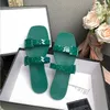 2021 Designer Femmes Slipper Luxury Geatic Cuir Jelly Sandals Summer Summer Lady Brand Brand Fashion Plastic Chain High Qua5912799